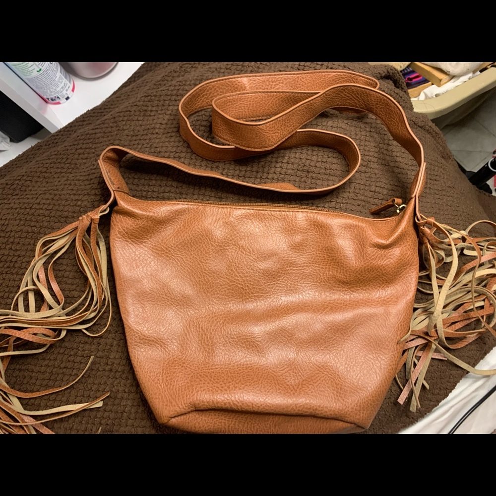 Crossbody bag with side tassels